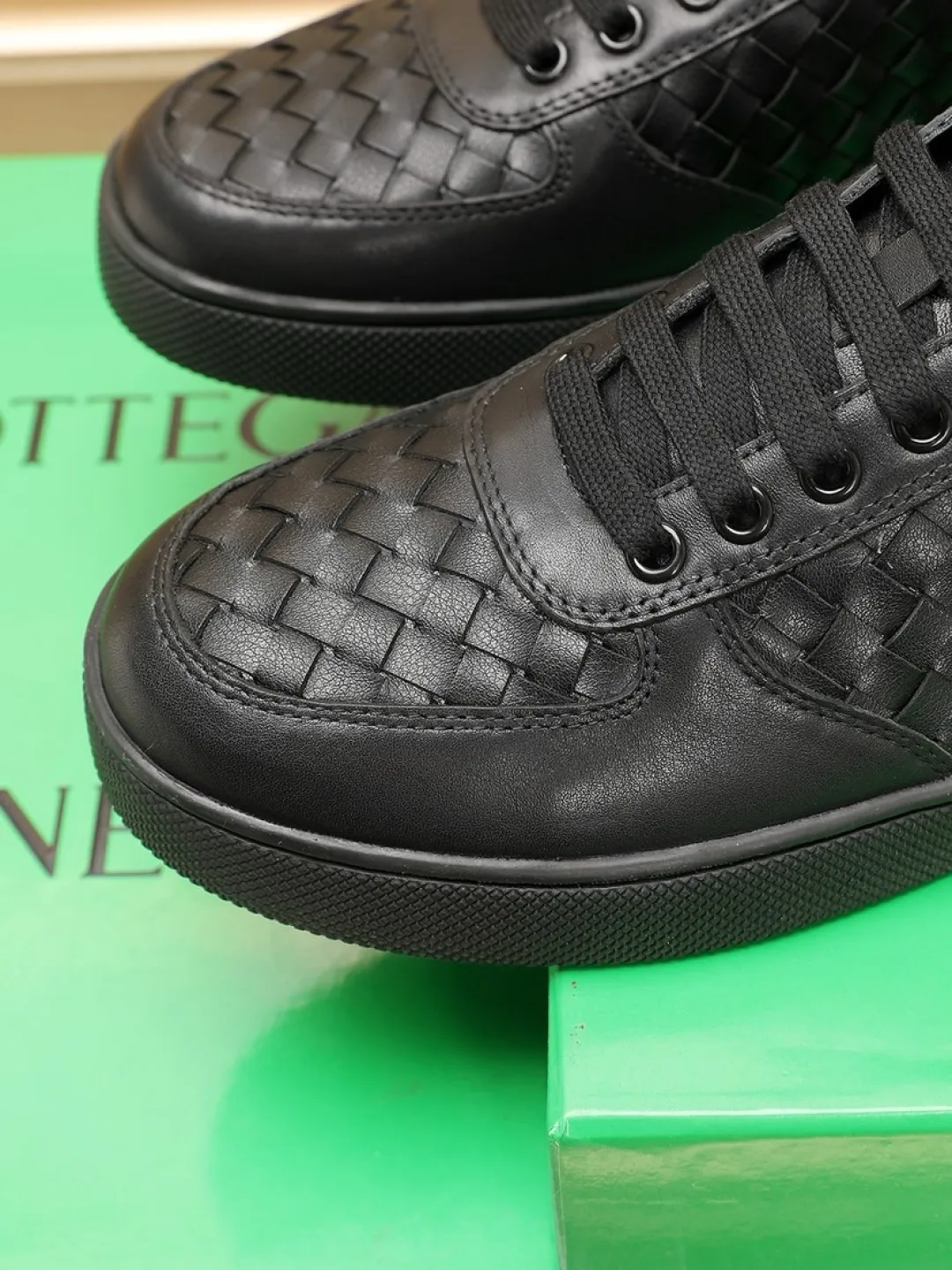 Men's Men's Shoes💰P 500💰【BV】Classic Casual Shoes🔍Winning the world's recognized top brand with details and creativity, the details highlight traditional hand stitching. The upper is made of original first-layer cowhide woven surface, and the cowhide lining is environmentally friendly. ♻️Does not fade. 💪Sole: Rubber original outsole specially provided by the original factory. ⚠Can be entered and exited at will. Welcome to compare. ⚠Number of sizes: 38-45 (customized in 45)